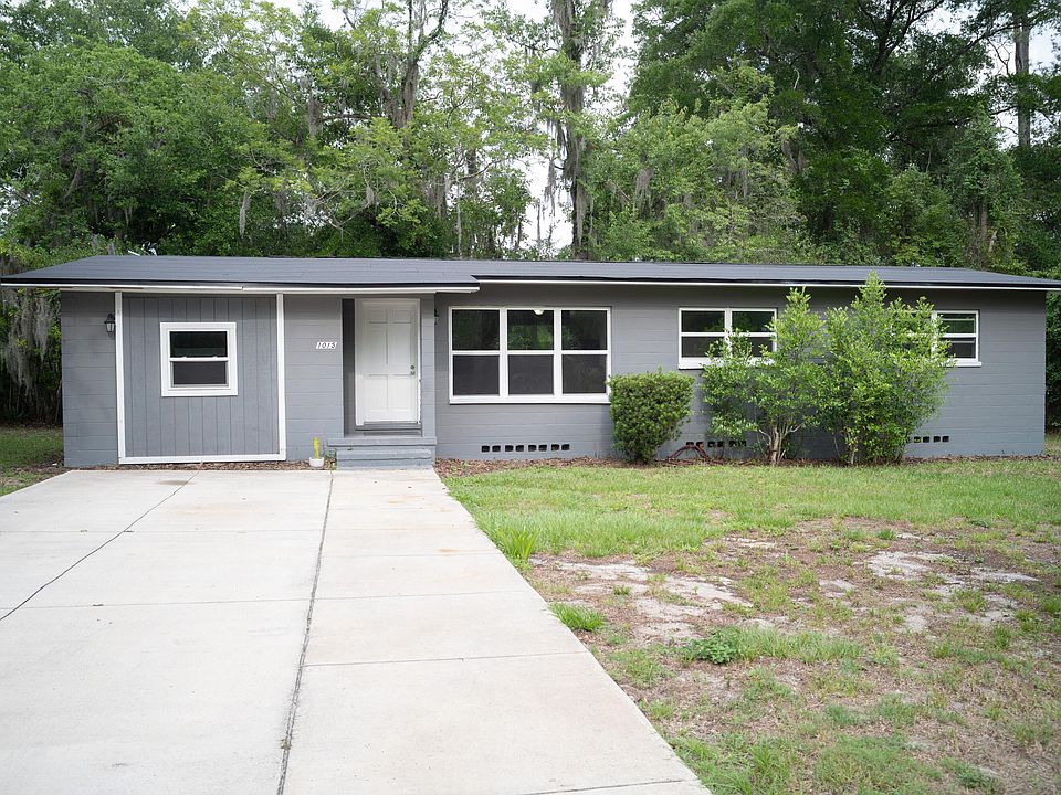 1st image of 1015 SE 10th Terrace