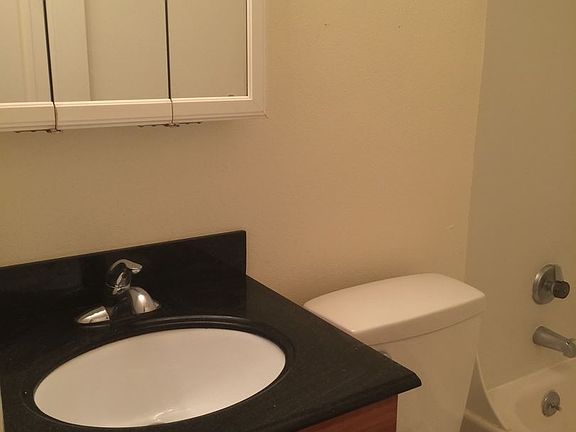 3rd image of 715 SE 29th Ave #3868535