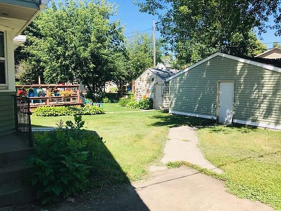 3rd image of 1151 McLean Ave
