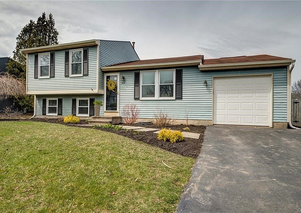 Welcome to 8434 Lace Bark Lane!