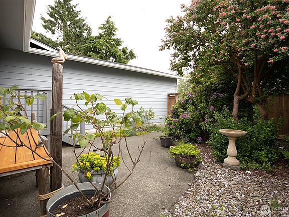 3rd image of 602 Huckleberry Court SE