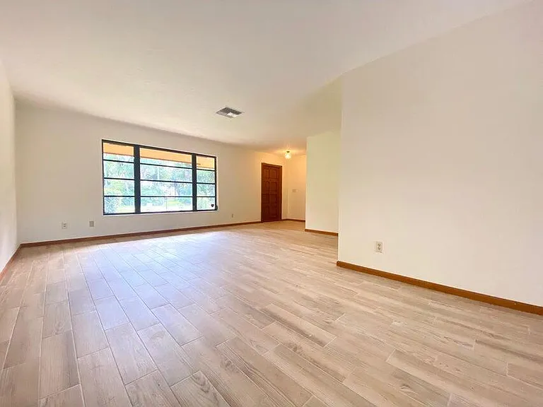 5585 Pennock Point Rd — Photo 4