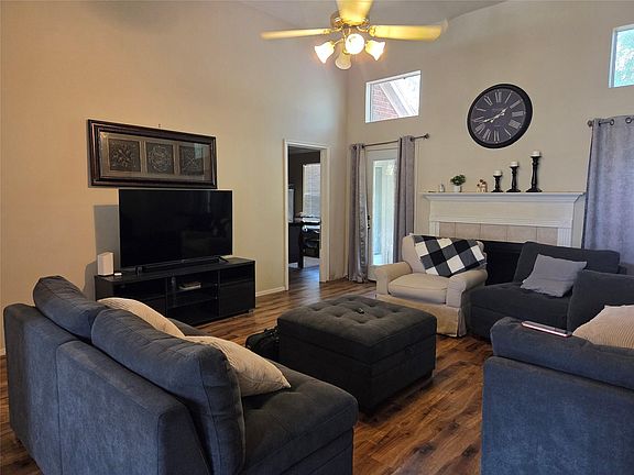 5th image of 3627 Timothy Ln