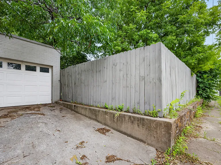 2601 S University Dr — Photo 51