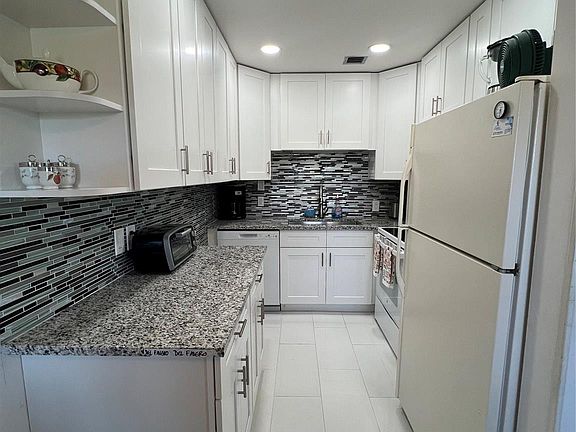4th image of 62 Farnham C #62