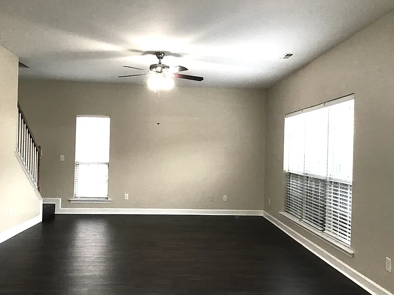 202 Curico Ln — Photo 8