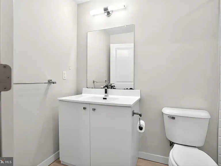 4217 Chestnut St #304 — Photo 23