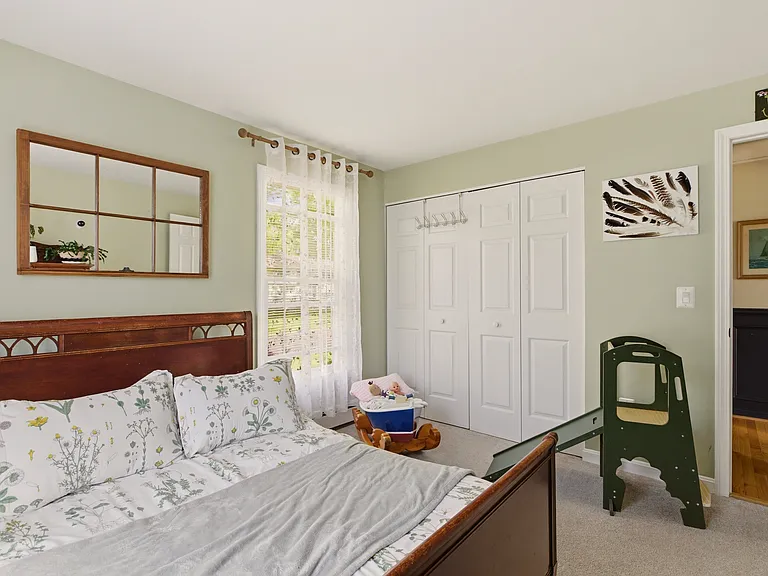 2nd bedroom with queen bed
