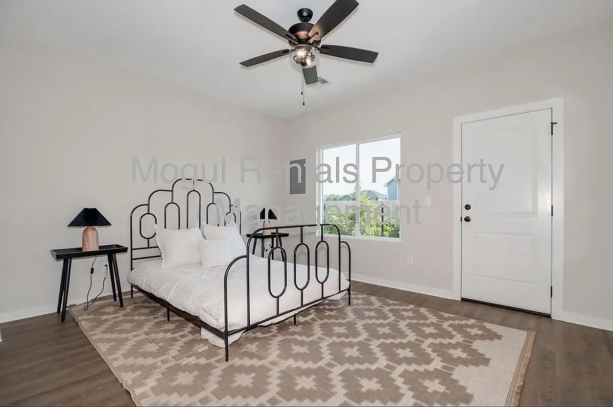 3 bed, 1136 sqft, $1,595 — Photo 4