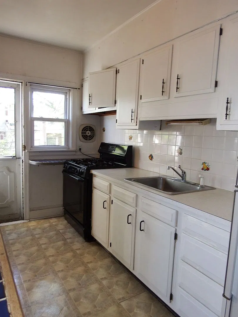 907 Chestnut Hill Ave. — Photo 2