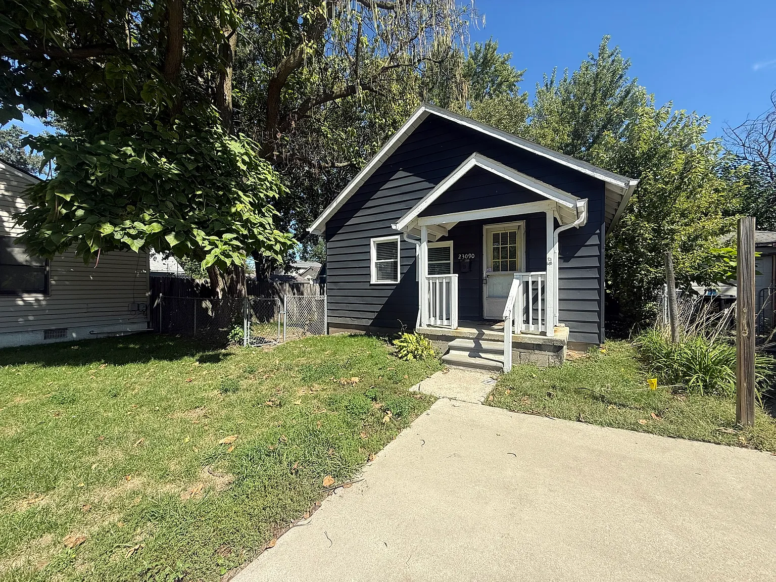 3 bed, 774 sqft, $1,800 — Photo 2