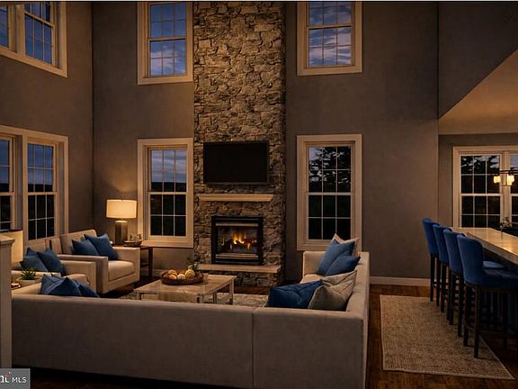 5th image of 2009 Floral Park Rd