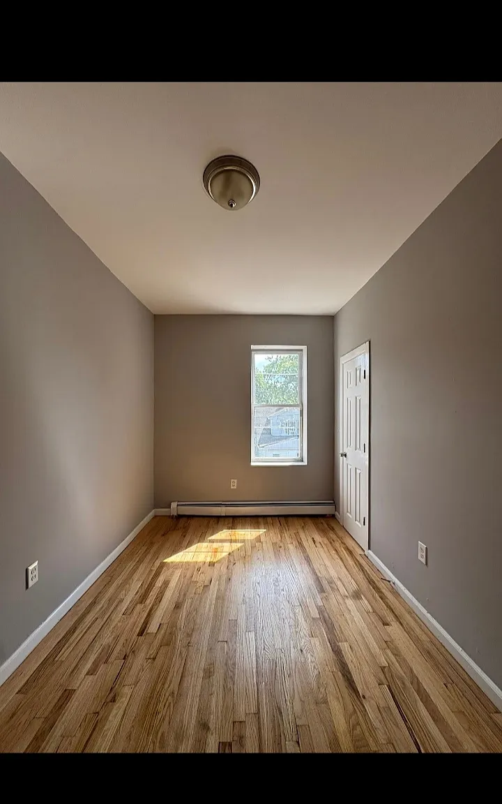 90 Columbia Ave — Photo 2