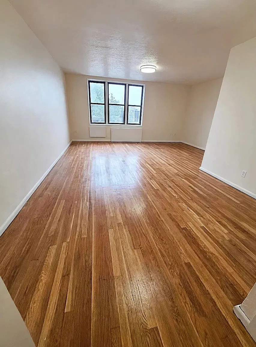 950 East 14th Street — Photo 1