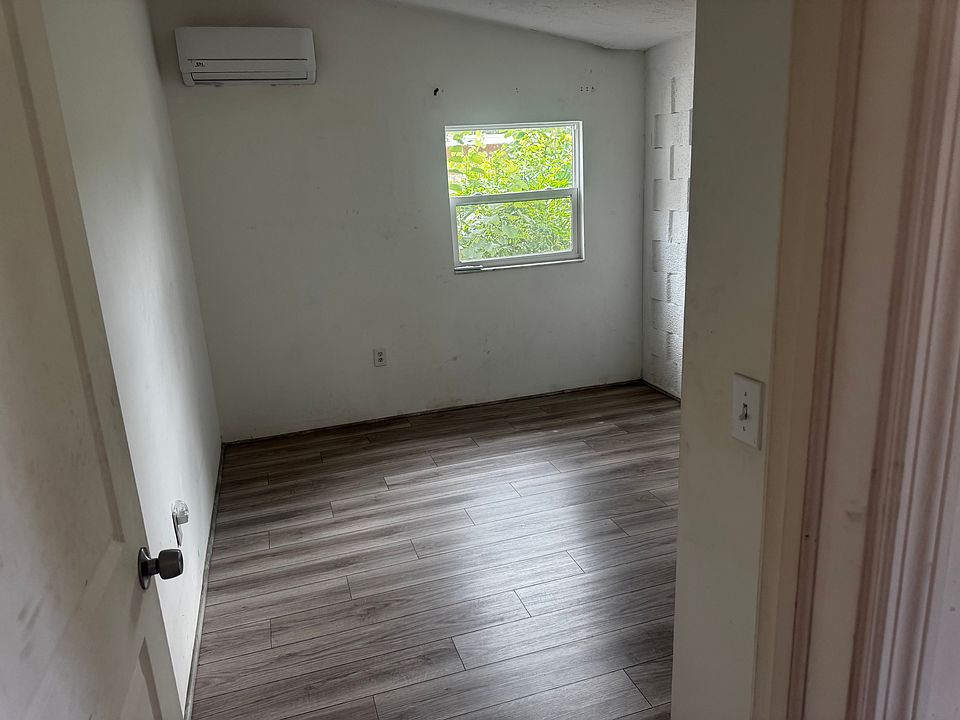 1st image of 4037 Condor Ln #5