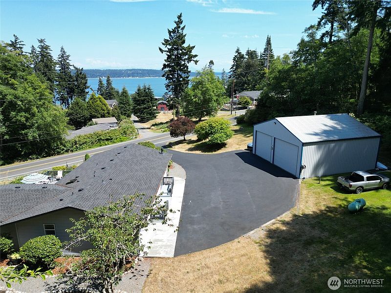 3rd image of 2196 N Bluff Road