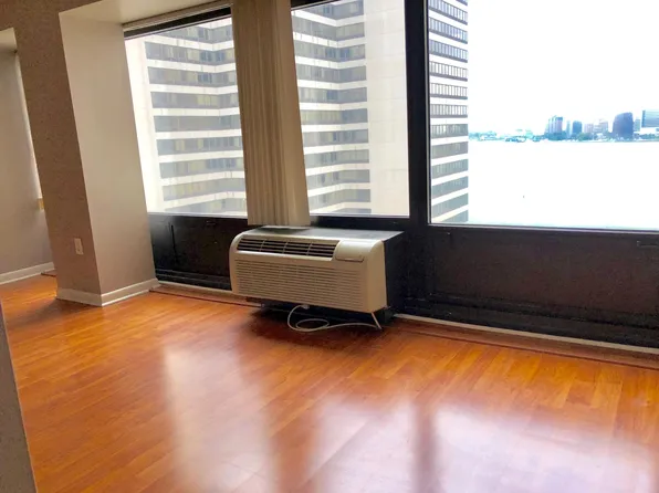 300 Riverfront Dr APT 14C, Detroit, MI 48226