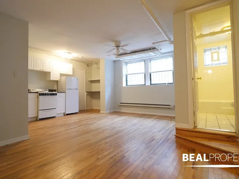 656 W Cornelia Ave #22 — Photo 3