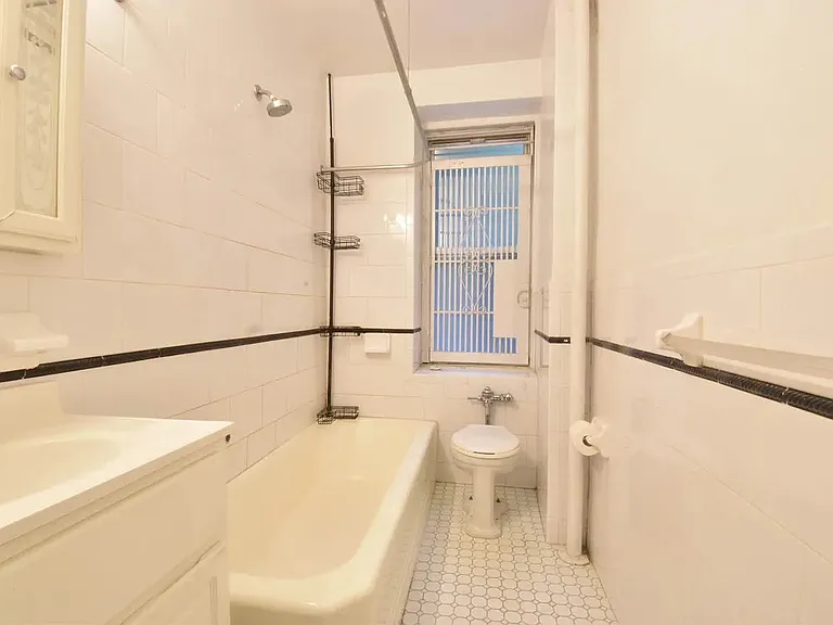 739 W 186th St #1G — Photo 8