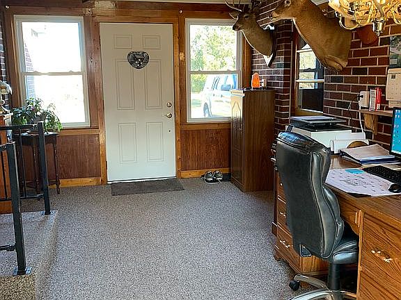 Entry/office