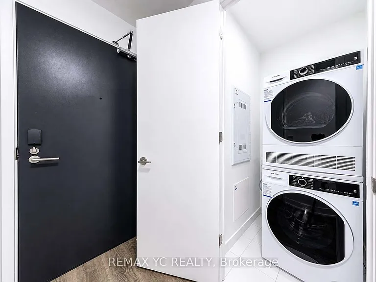 180 Front St E #2212 — Photo 24