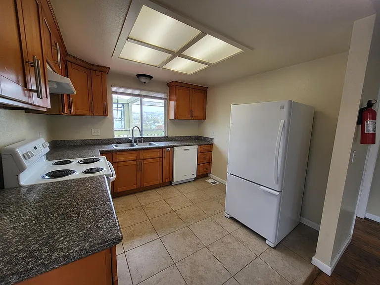 5215 Bayview Ave — Photo 8