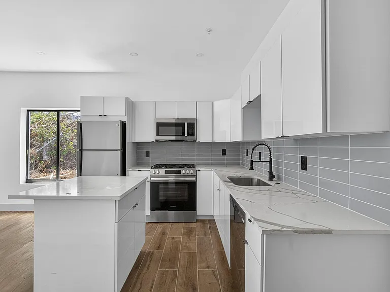 2032 N Dixie Hwy #12 — Photo 6