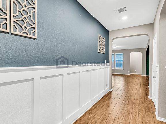 5th image of 1600 Sonny Dr