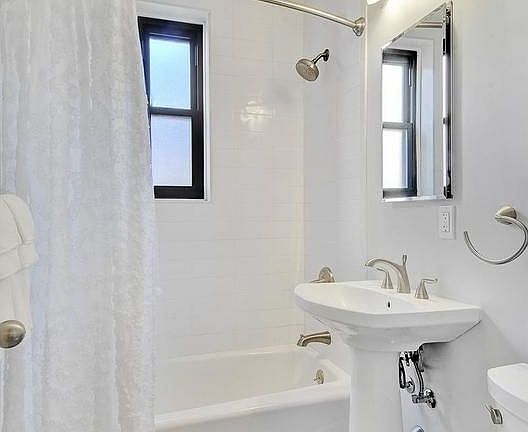 5th image of 221 E 78th St APT 4B