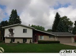 24823 River Heights St, Southfield, MI 48033