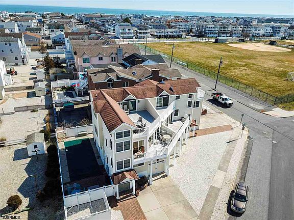 3rd image of 5813 Sounds Ave N #Sea