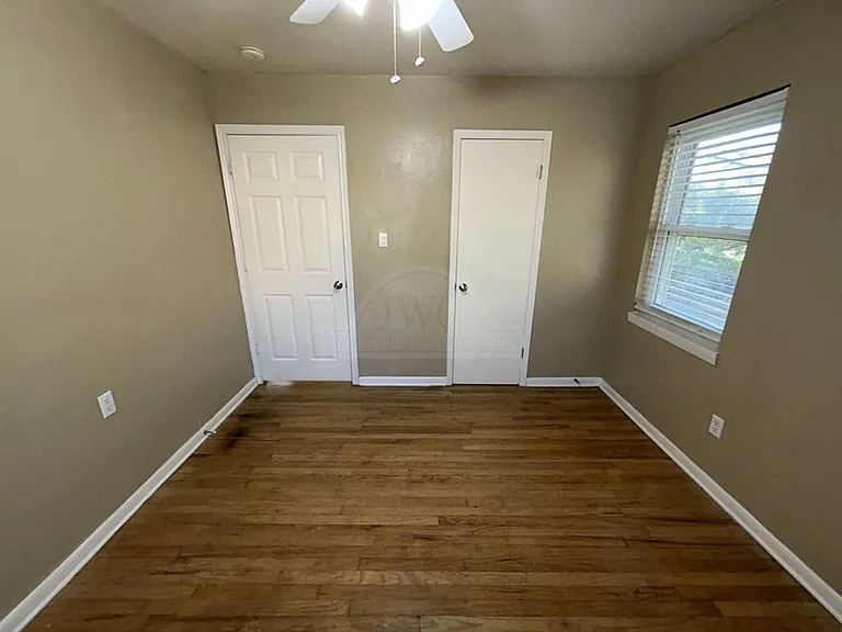 304 Oak St — Photo 17