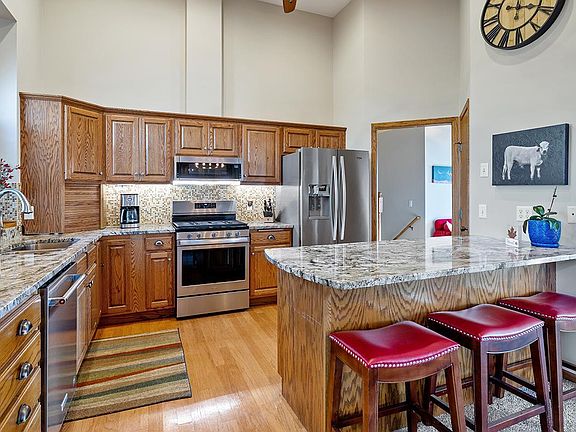 4th image of 1319 Ravenwood Dr