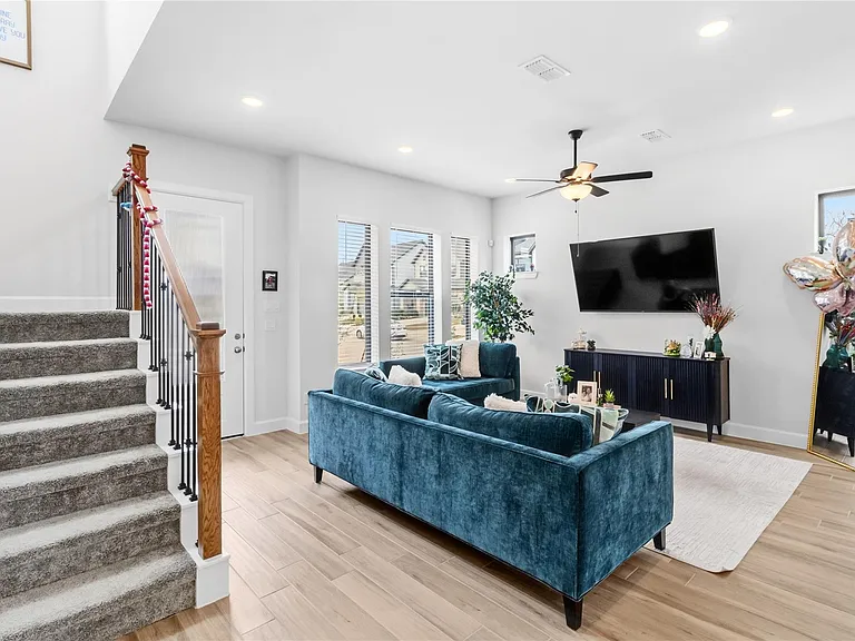 1530 Noble Park Dr — Photo 5