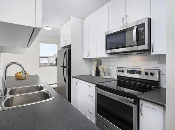 250 Roehampton Avenue