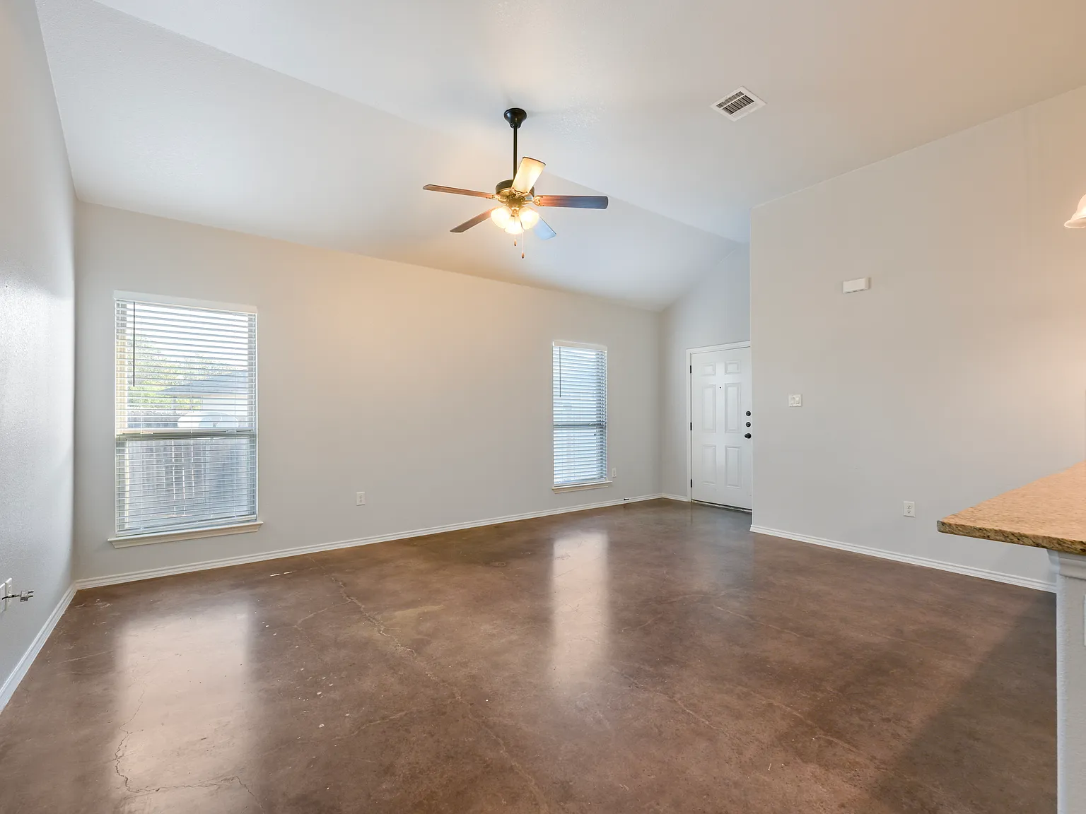 3 bed, 1344 sqft, $1,700 — Photo 2