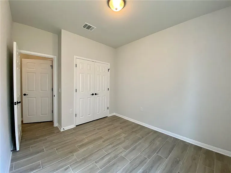 809 Falkland Trce — Photo 12