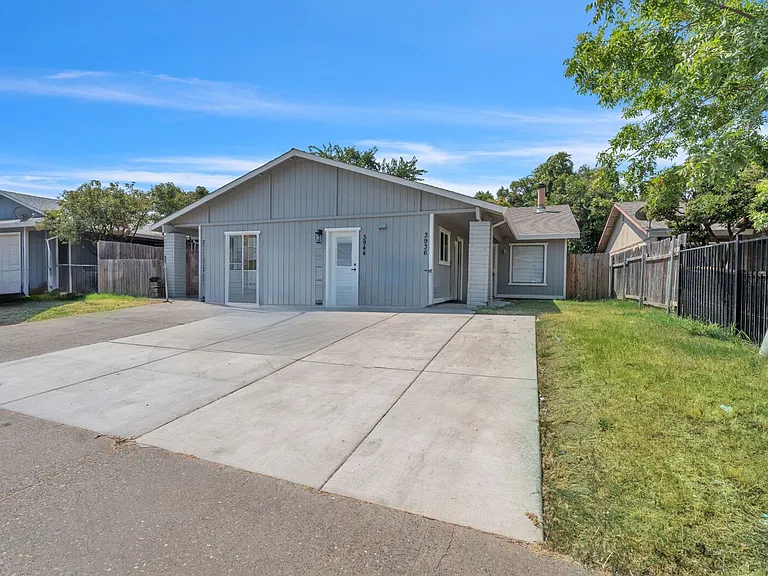 3936-3944 Renick Way — Photo 1