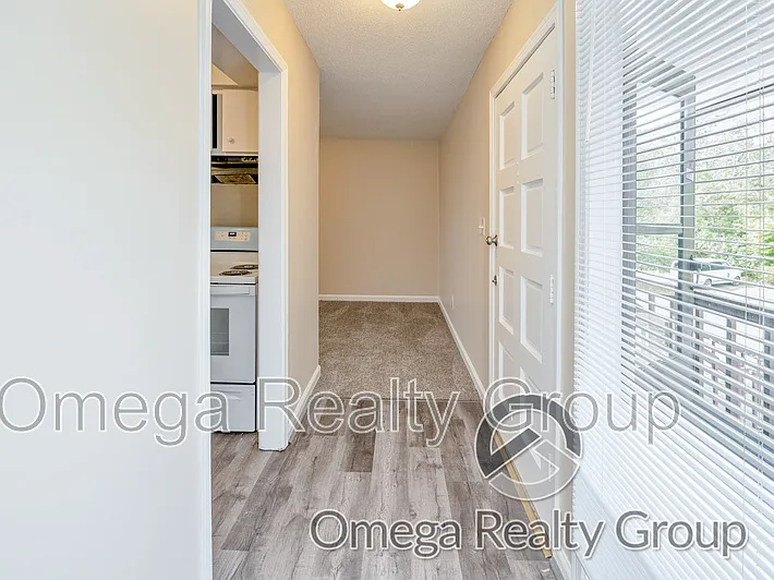 Camelot Apartments — Photo 40