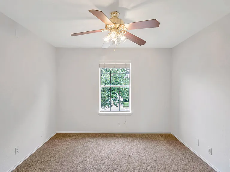 1622 Abbey Ln — Photo 36