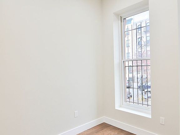 5th image of 168 Halsey St APT 2