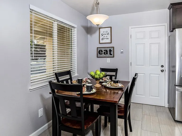 894 Santa Cruz Dr — Photo 1
