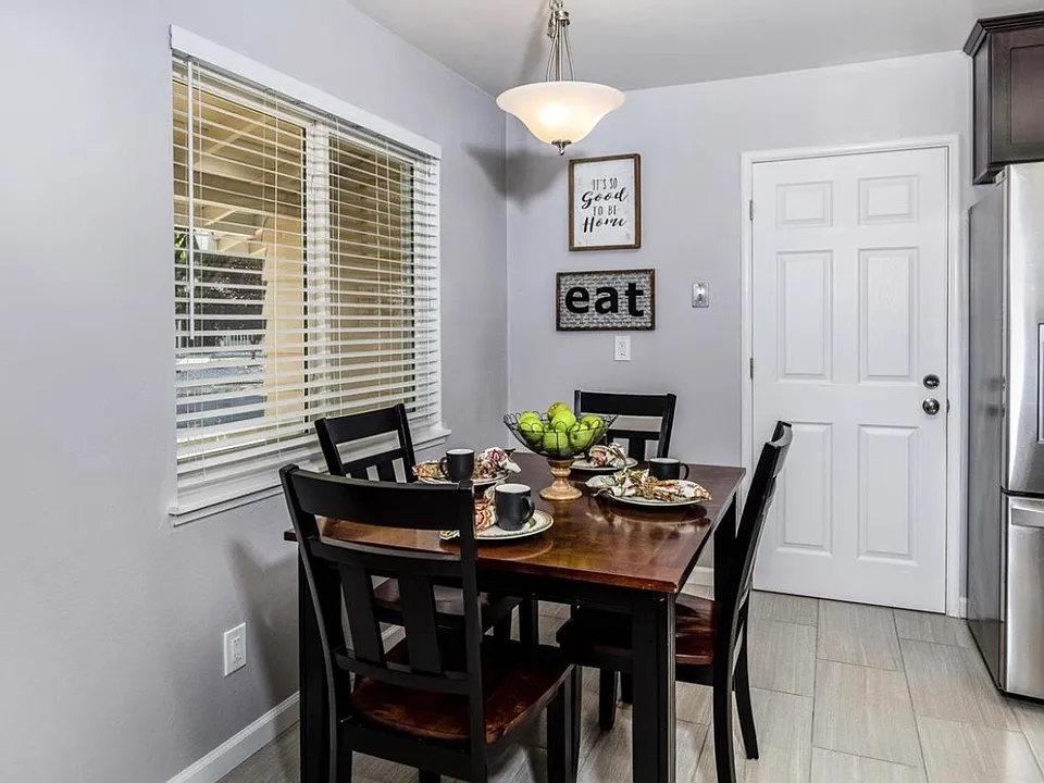 894 Santa Cruz Dr