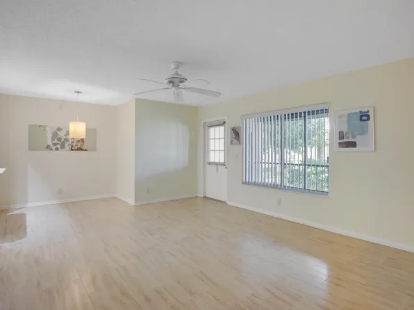 440 Pine Glen Lane #C-2, Greenacres, FL 33463