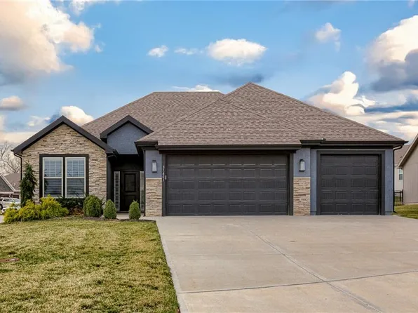31401 W 83rd Cir, De Soto, KS 66018