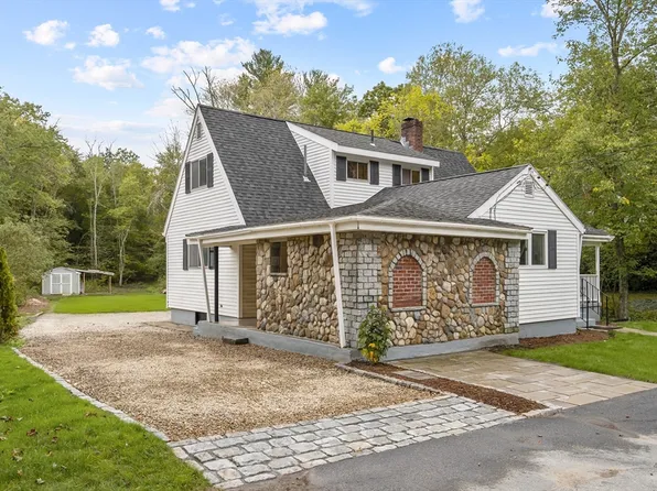 55 Plymouth St, Middleboro, MA 02346