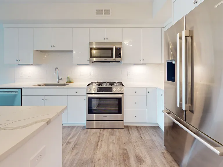701 N Henry St #218 — Photo 6