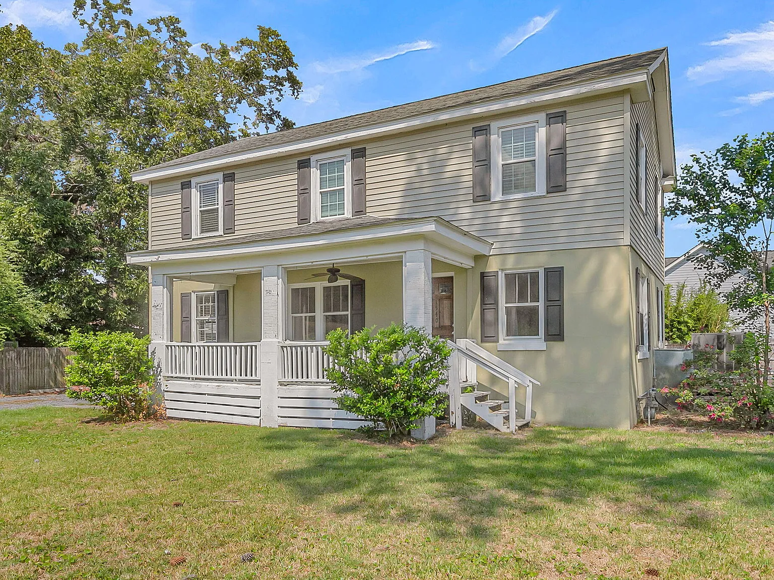 4 bed, 3.0 bath, 2460 sqft, $4,000 — Photo 3
