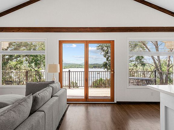 3rd image of 40 Bluff Lane