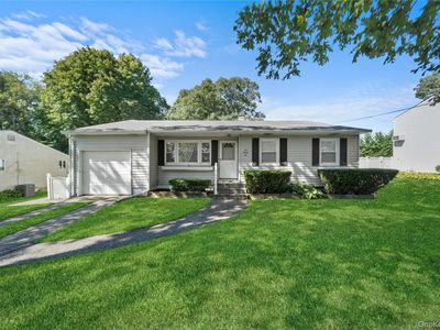 696 Bohemia Parkway, Sayville, NY, 11782